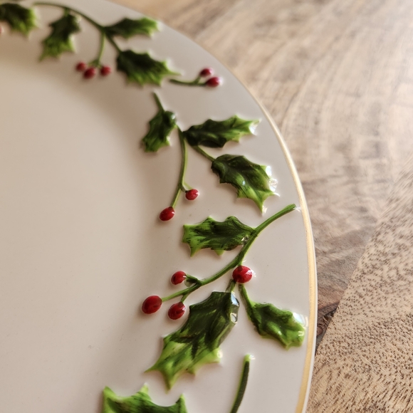 St. Nicholas Square Holly Jolly Holly Berry Dinner/Serving Plate - Picture 7 of 9
